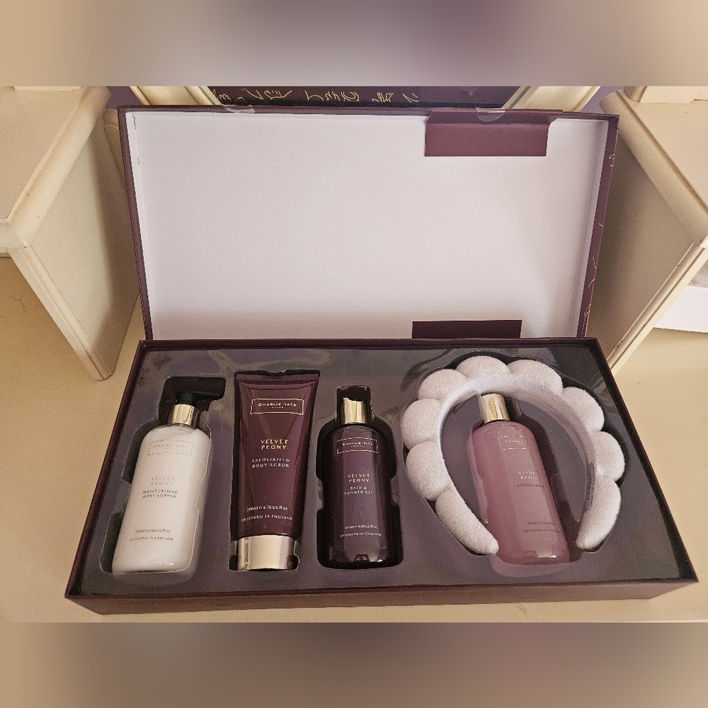New In Box Charlie Tate Of London Velvet Peony Spa Collection - Purple